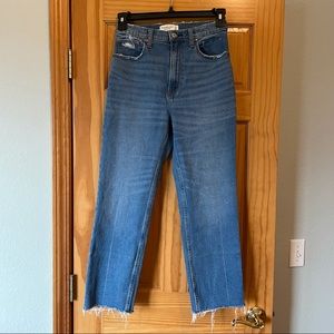 Abercrombie Ultra High Rise Ankle Straight Jeans. Size 27.